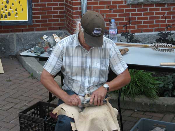 Photo: Ville de Lévis. Experimental archaeology: stone cutting demonstration