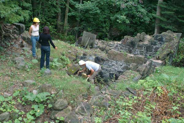  Photo: Archéo-Québec, Jacques Beardsell. Fouilles archéologiques au Site des moulins.